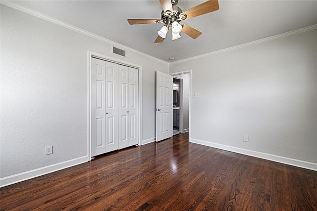 869 Peavy Road, Dallas, TX 75218