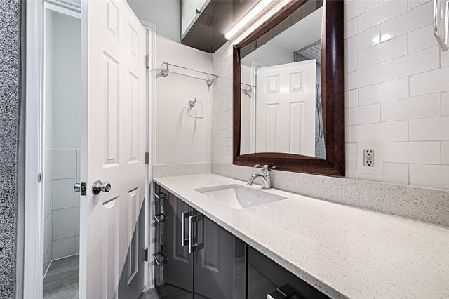 869 Peavy Road, Dallas, TX 75218