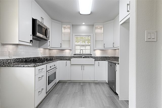 869 Peavy Road, Dallas, TX 75218