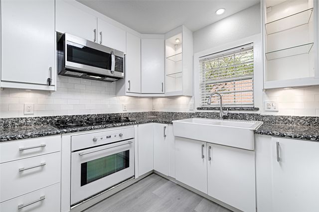 869 Peavy Road, Dallas, TX 75218