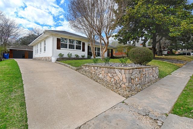 869 Peavy Road, Dallas, TX 75218