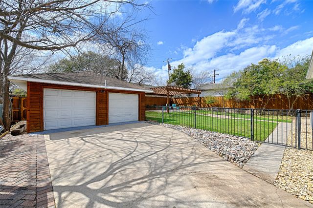 869 Peavy Road, Dallas, TX 75218