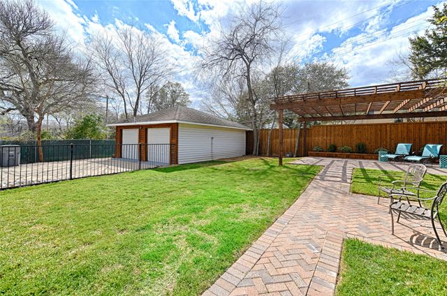 869 Peavy Road, Dallas, TX 75218