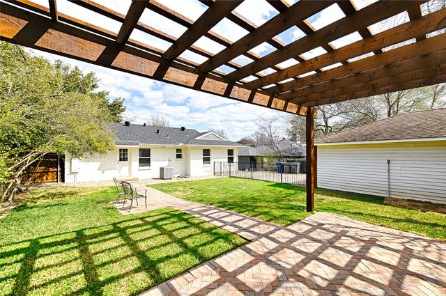 869 Peavy Road, Dallas, TX 75218