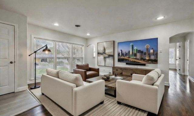 869 Peavy Road, Dallas, TX 75218