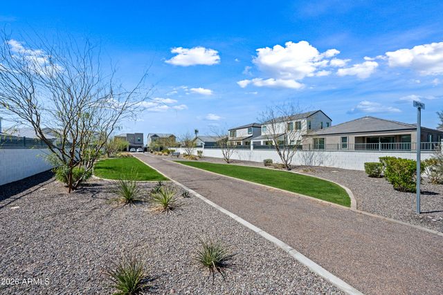 2327 E LEVI Drive, Phoenix, AZ 85040