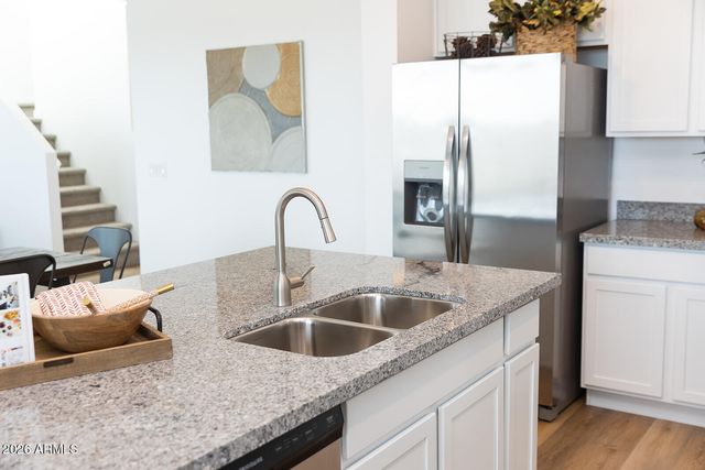 2327 E LEVI Drive, Phoenix, AZ 85040