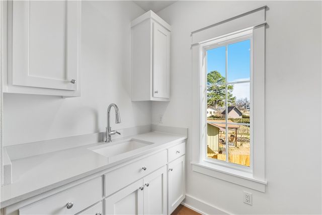 823 NW 14th Street, Bentonville, AR 72712