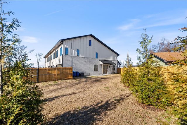 823 NW 14th Street, Bentonville, AR 72712