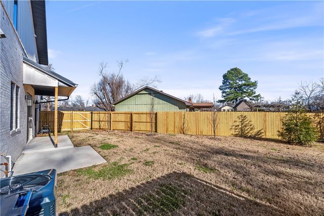 823 NW 14th Street, Bentonville, AR 72712