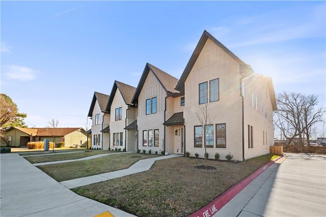 823 NW 14th Street, Bentonville, AR 72712