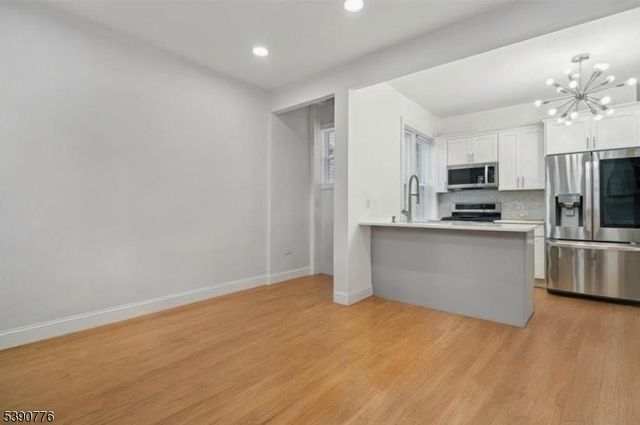 452 Avenue E 4, Bayonne City, NJ 07002