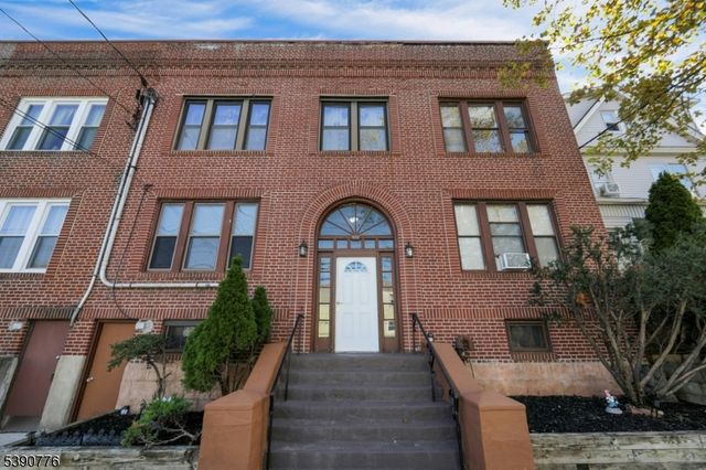 452 Avenue E 4, Bayonne City, NJ 07002