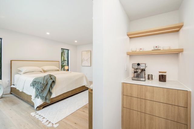 350 Colonial Road, West Palm Beach, FL 33405