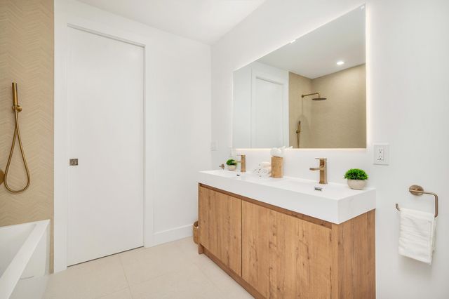 350 Colonial Road, West Palm Beach, FL 33405