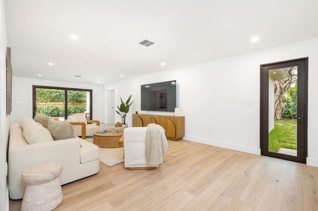 350 Colonial Road, West Palm Beach, FL 33405