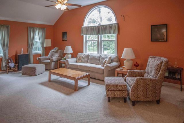 4 Woodbine Drive, Londonderry, NH 03053