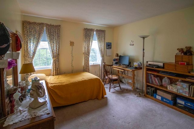 4 Woodbine Drive, Londonderry, NH 03053