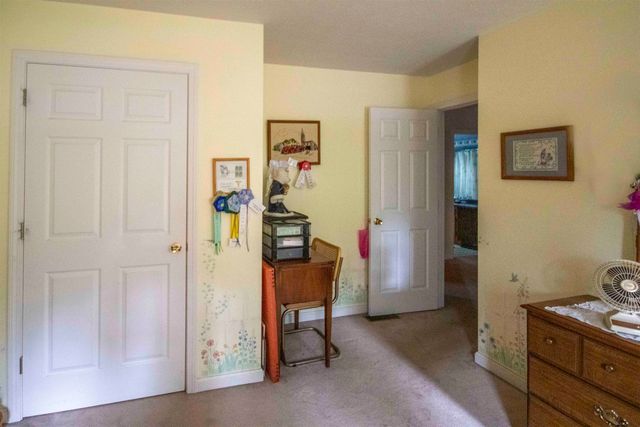 4 Woodbine Drive, Londonderry, NH 03053