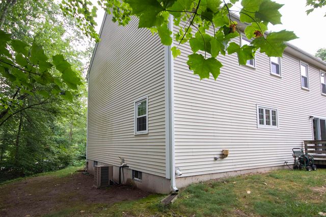 4 Woodbine Drive, Londonderry, NH 03053