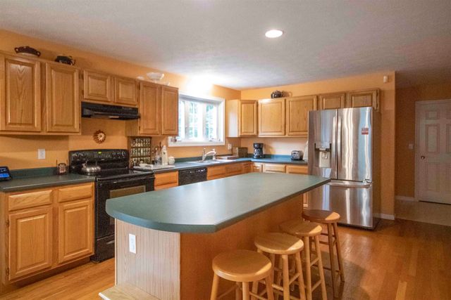 4 Woodbine Drive, Londonderry, NH 03053