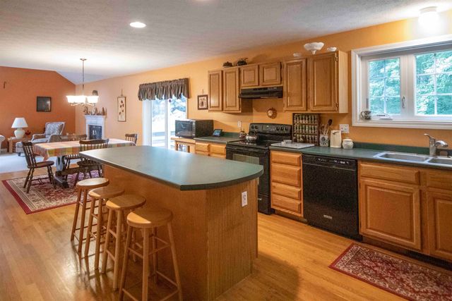 4 Woodbine Drive, Londonderry, NH 03053