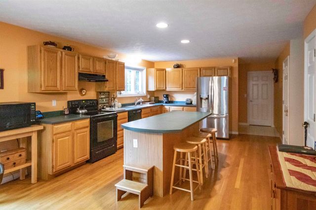 4 Woodbine Drive, Londonderry, NH 03053