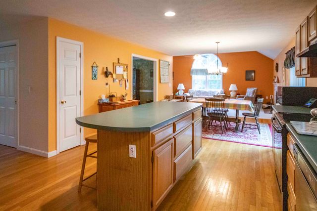 4 Woodbine Drive, Londonderry, NH 03053