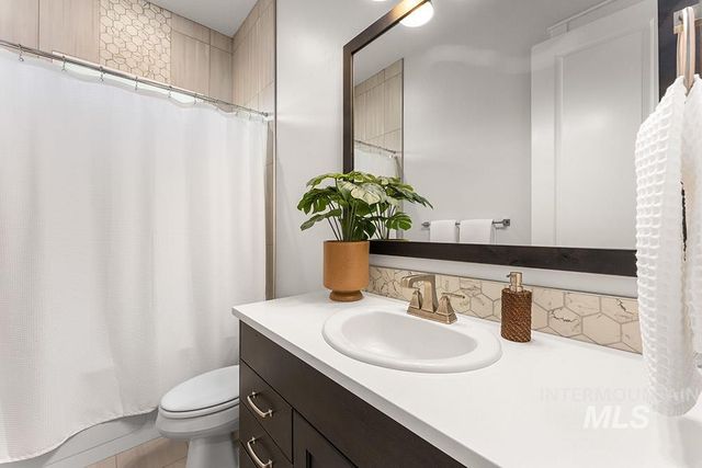 2515 N World Cup Way, Eagle, ID 83616