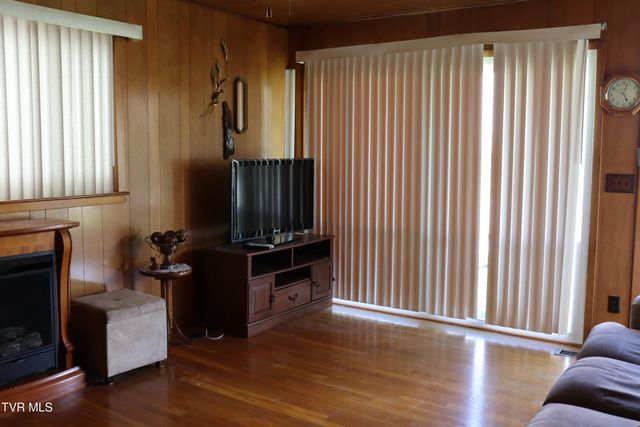 651 Shawnee Avenue, Big Stone Gap, VA 24219