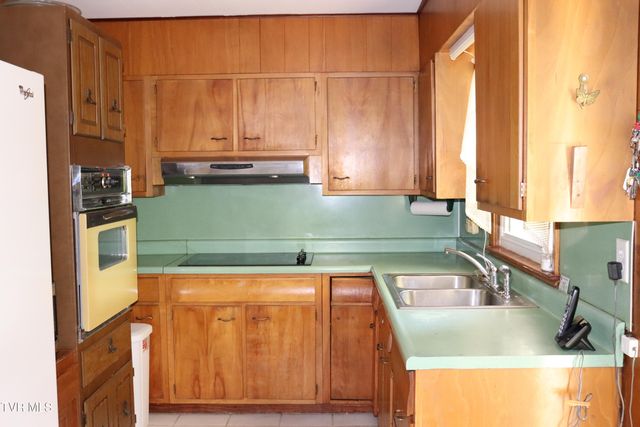 651 Shawnee Avenue, Big Stone Gap, VA 24219