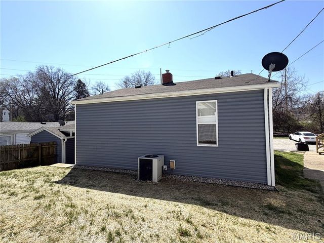 413 S 8th Street, Belleville, IL 62220