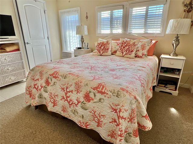 7138 MOUNT HAWTHORNE ROAD NE 586, St Petersburg, FL 33702