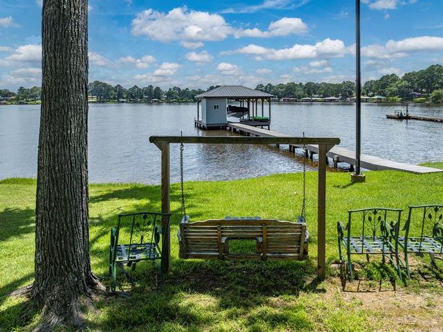 21516 Water Ridge Road, Chandler, TX 75758
