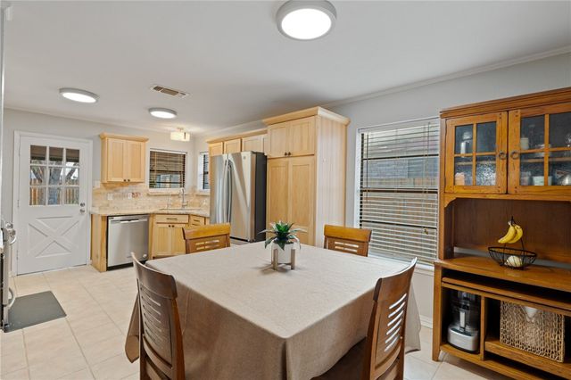 1213 Palm Ave, Kingsville, TX 78363