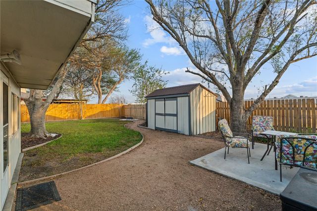 1213 Palm Ave, Kingsville, TX 78363