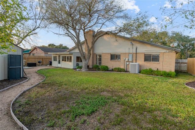 1213 Palm Ave, Kingsville, TX 78363