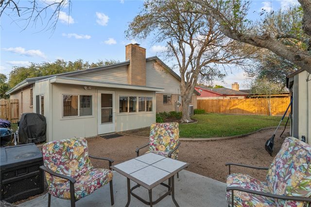 1213 Palm Ave, Kingsville, TX 78363