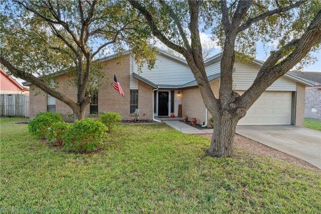 1213 Palm Ave, Kingsville, TX 78363