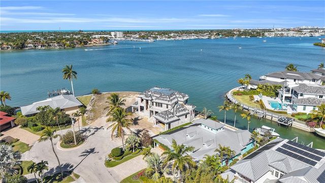 1305 Marlin DR, Naples, FL 34102