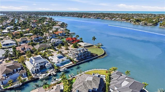 1305 Marlin DR, Naples, FL 34102