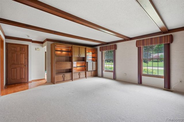 9277 Burning Tree Drive, Grand Blanc, MI 48439