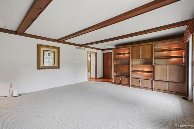 9277 Burning Tree Drive, Grand Blanc, MI 48439