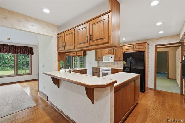 9277 Burning Tree Drive, Grand Blanc, MI 48439