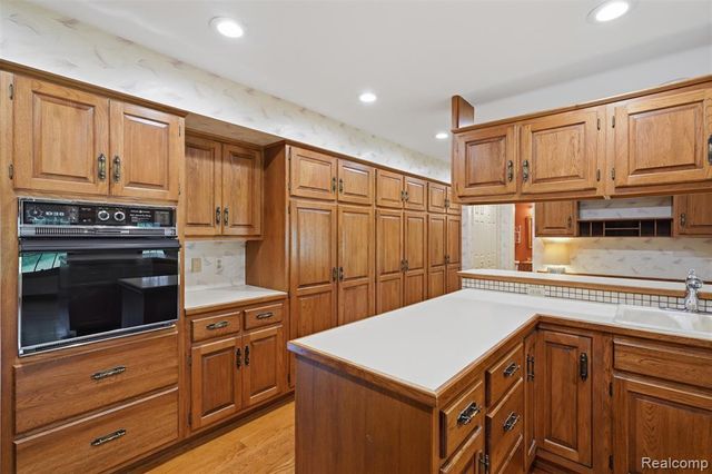 9277 Burning Tree Drive, Grand Blanc, MI 48439