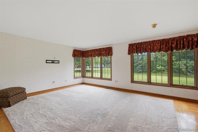 9277 Burning Tree Drive, Grand Blanc, MI 48439