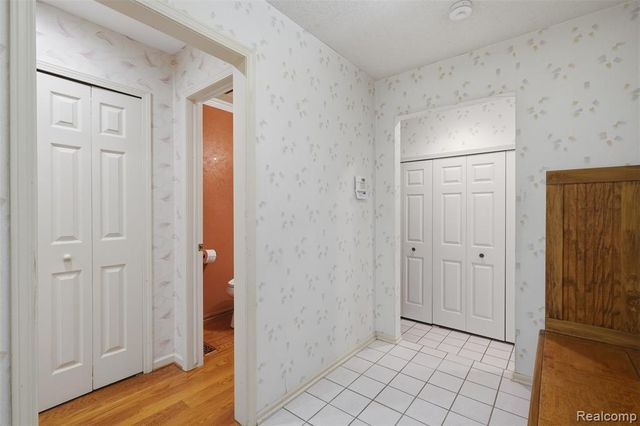 9277 Burning Tree Drive, Grand Blanc, MI 48439