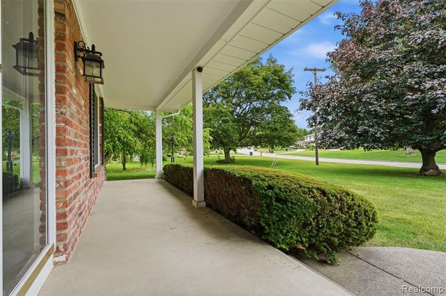 9277 Burning Tree Drive, Grand Blanc, MI 48439