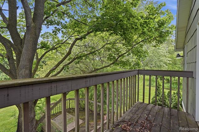 9277 Burning Tree Drive, Grand Blanc, MI 48439