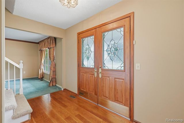9277 Burning Tree Drive, Grand Blanc, MI 48439